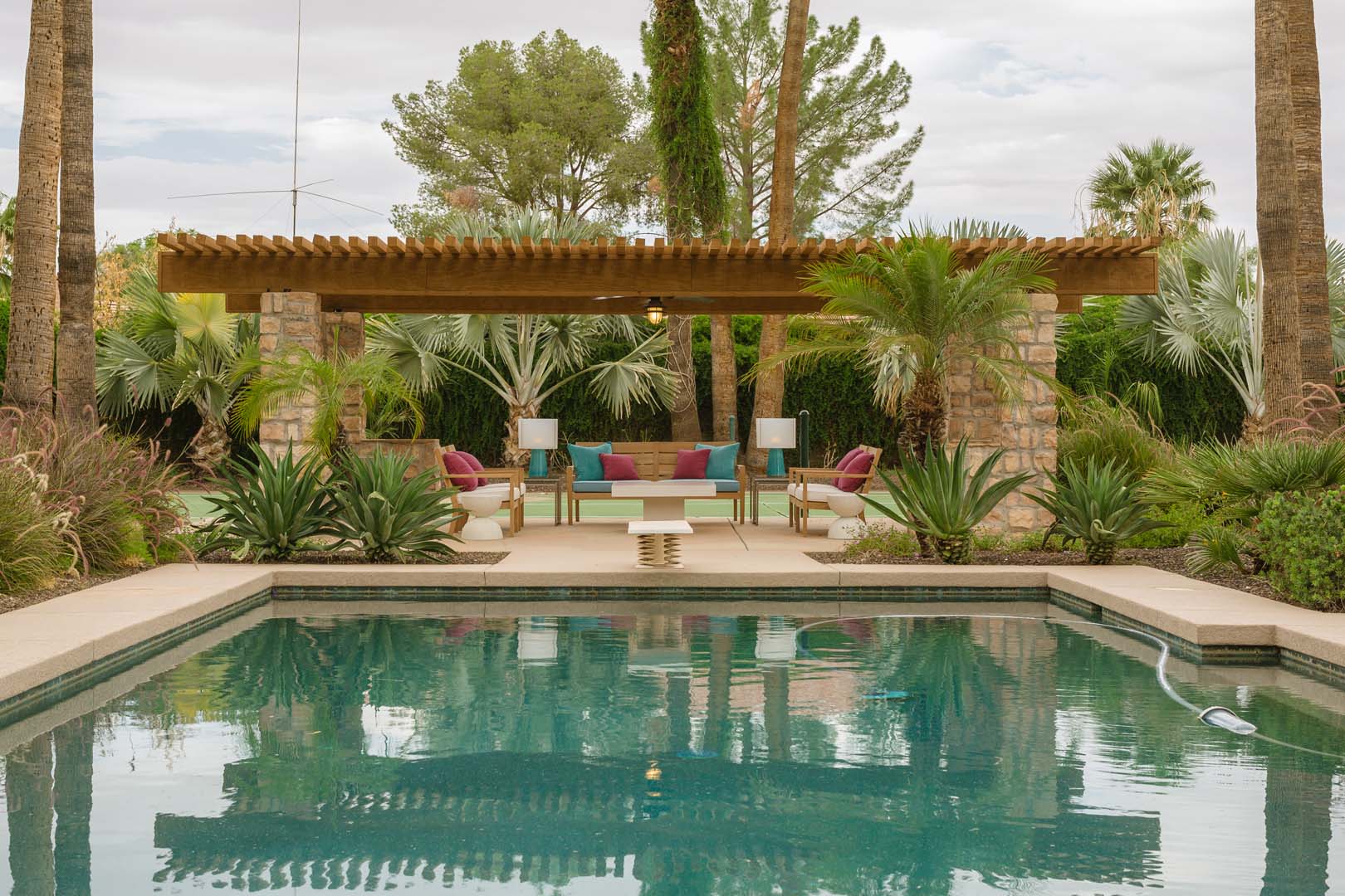 FRANK LLOYD WRIGHT IS LISTENING Central Phoenix Design 