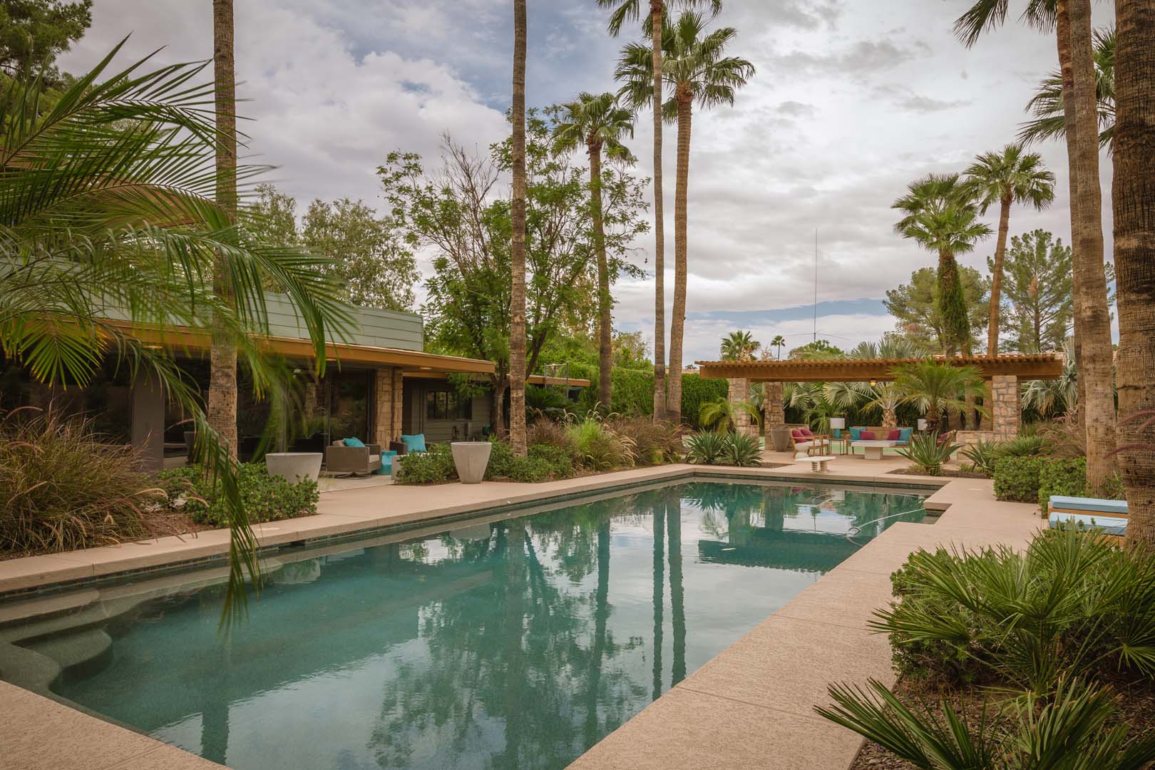 FRANK LLOYD WRIGHT IS LISTENING Central Phoenix Design 