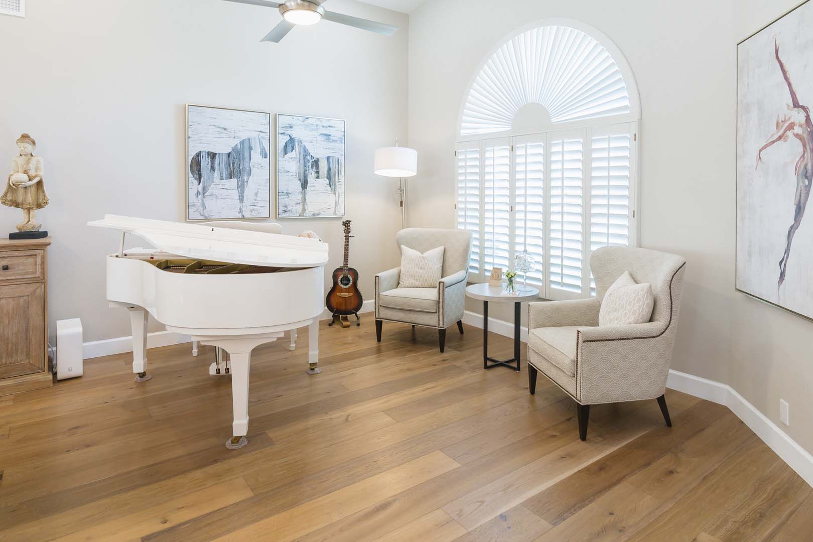 MIND YOUR MANOR Arrowhead, Phoenix Design 